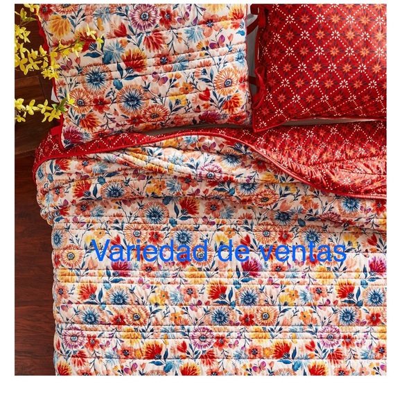 COPY - The Pioneer Woman Fluttering Fancies Polyester Velvet Quilt Full/Queen